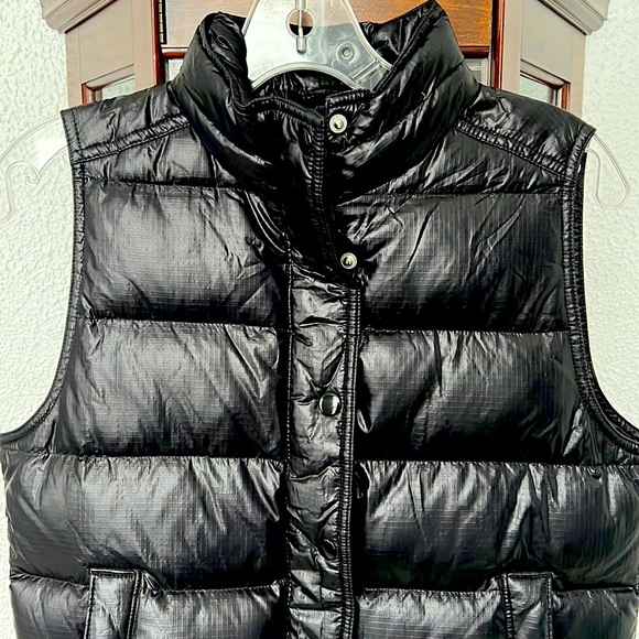 J Crew black Down puffer vest. Size XS in Excellent condition. - Picture 1 of 10